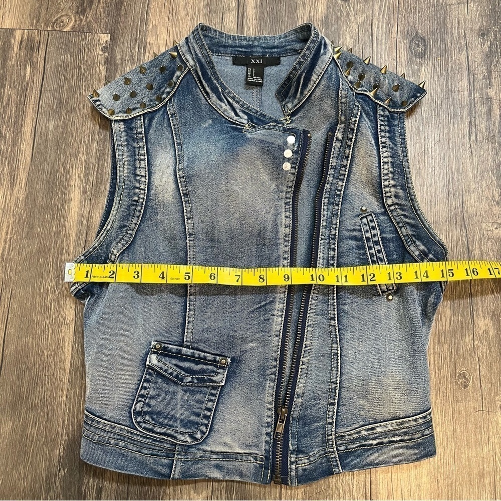 Forever 21 Denim Distressed Vest with Front Zipper Gold Shoulder Studs Size S - Picture 11 of 13